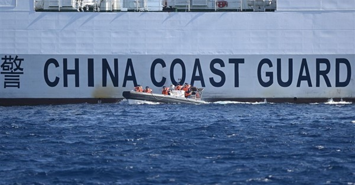 Filipinler'in gemisi, Çin'in Huangyan Adası açıklarından uzaklaştırıldı