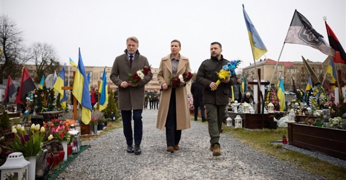 Zelenski, Danimarka Başbakanı Frederiksen ile Lychakiv Mezarlığı'nı ziyaret etti