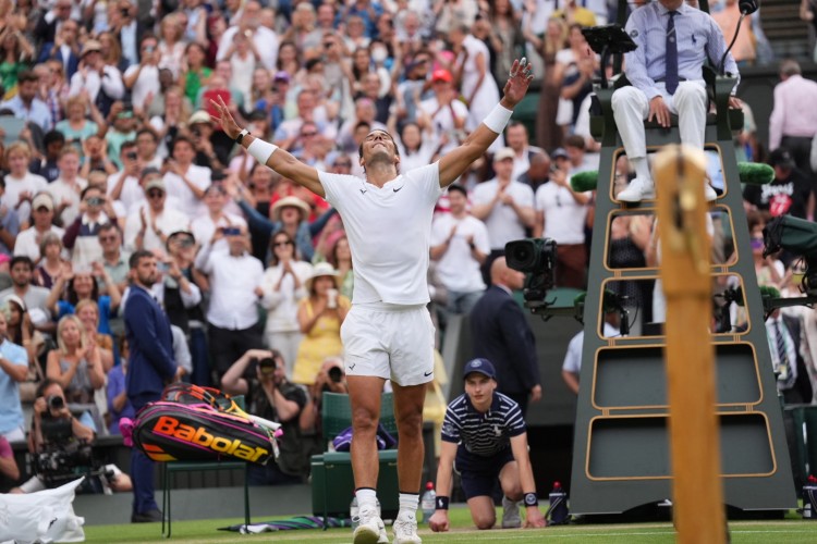 Wimbledon'da geri dönüşler kervanına katılan son isim Rafael Nadal