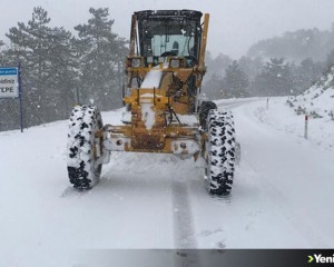 Bursa ve Yalova'da kar yağışı nedeniyle yol açma çalışmaları sürüyor