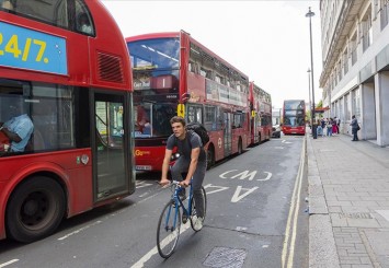 Londra'da metro çalışanları ve otobüs şoförleri greve gitti