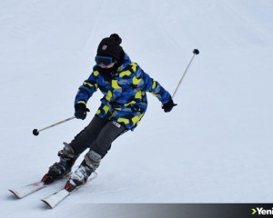 Hakkari'deki kayak merkezi Kovid-19 tedbirleri altında kapılarını sporculara açtı