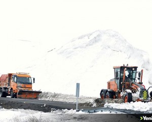 2 bin 885 rakımlı Palandöken Geçidi'nde nisanda yoğun karla mücadele çalışması yapıldı
