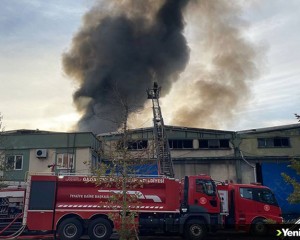 Gaziantep'te geri dönüşüm fabrikasında çıkan yangın söndürüldü