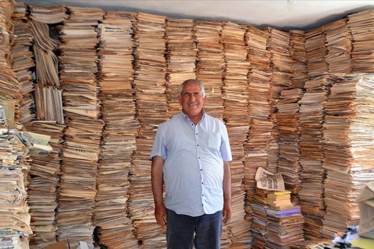 Muş'ta yaşayan Nazım Uzunboylu 53 yıldır okuduğu gazeteleri arşivliyor