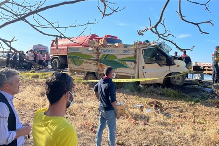 Isparta'da trafik kazasında 1 kişi öldü, 6 kişi yaralandı