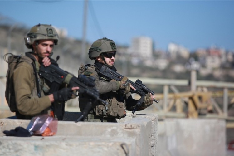 İsrail'in Filistinlilere yönelik 'el tetikte' politikası kendi askerlerini birbirine vurdurdu