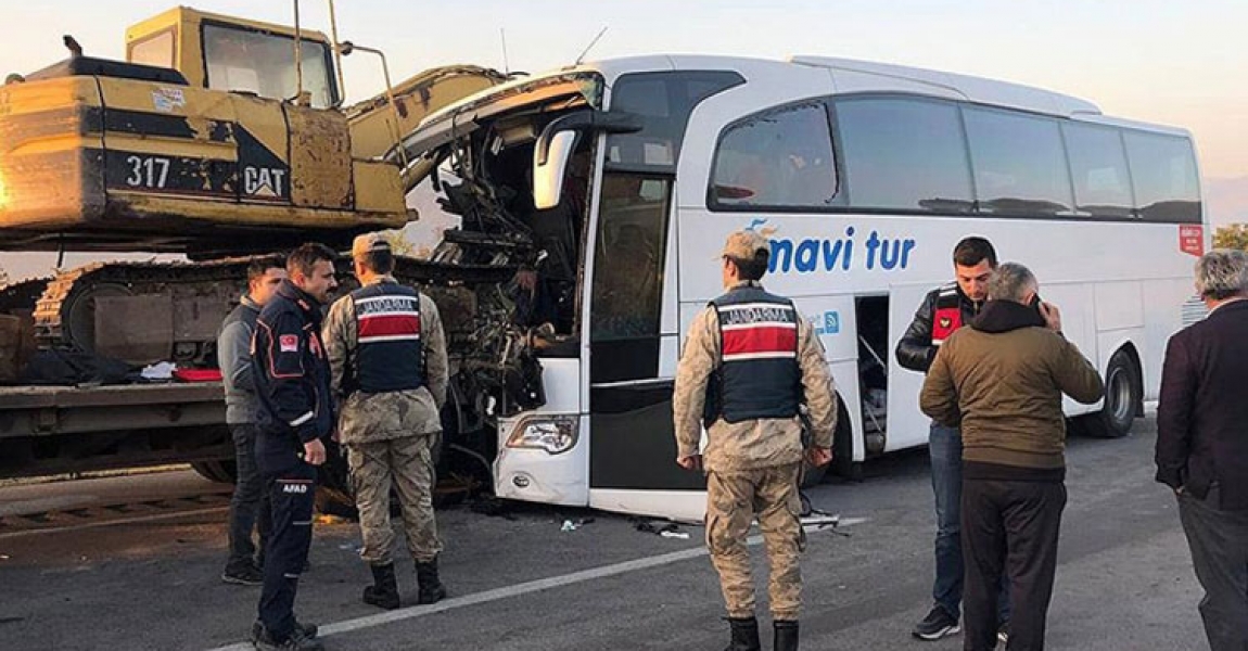 Amasya'da yolcu otobüsü ile tır çarpıştı