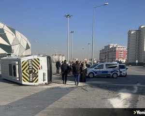 Konya'da öğrenci servisi ile otomobilin çarpıştı