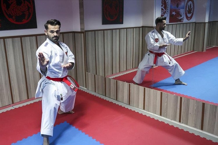Milli karateci Emre Vefa Göktaş'ın asıl hedefi gönülleri kazanmak