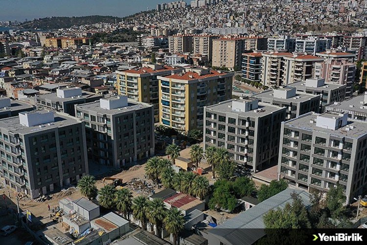 İzmir'de depremzedeler yeni evlerine kavuşmaya başlıyor