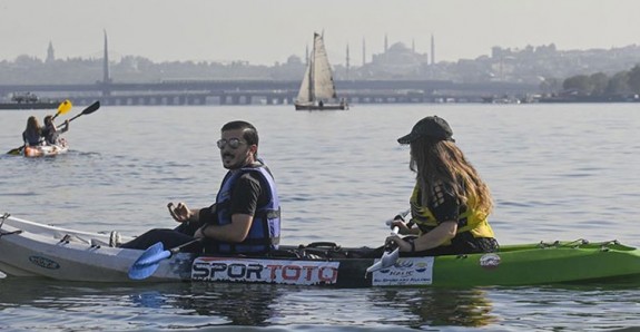 Her mevsimde her yaştan İstanbullu Haliç'te kano keyfi yapıyor