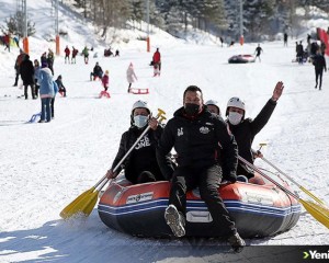 Off-road tutkunları Palandöken'de kar raftingi yaptı