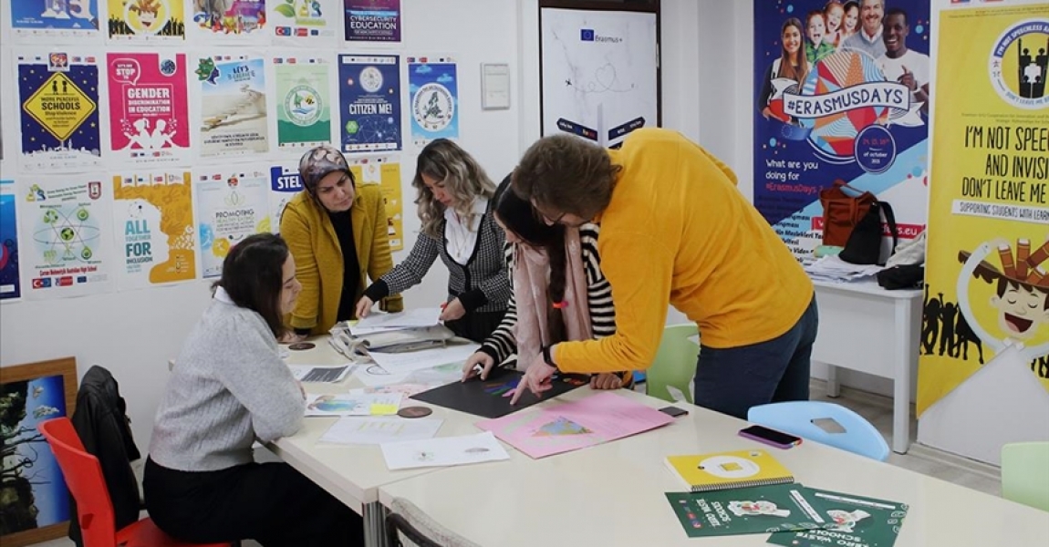 Melike öğretmen Erasmus+ projeleriyle öğrencilerinin ufuklarını sınır ötesine taşıyor