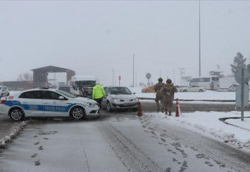 Şanlıurfa-Diyarbakır kara yolu kar nedeniyle ulaşıma kapatıldı