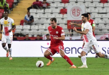 Antalyaspor'un bileği sahasında bükülmüyor