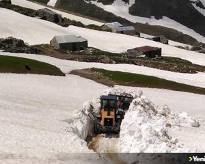 Artvin'de yüksek rakımlı yaylalarda karla mücadele devam ediyor