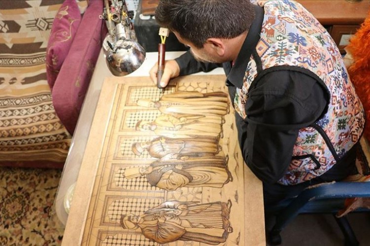 Ispartalı deri işleme ustası Türk el sanatını yaşatmaya çalışıyor