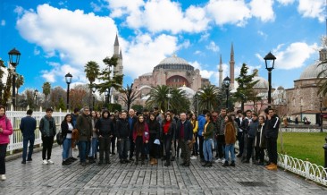 Öğrenciler Uçağa Atladı, Türkiye'yi Gezdi