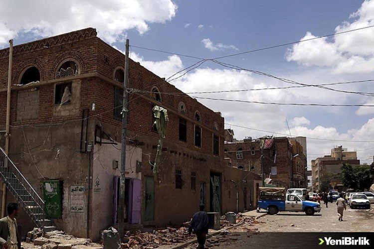 Arap koalisyon güçleri BAE'ye saldırıya yanıt olarak Sana'yı vuruyor