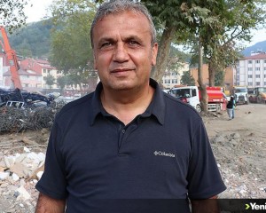 Bozkurt Belediye Başkanı Yanık'ın selden son anda kurtulduğu görüntüler ortaya çıktı
