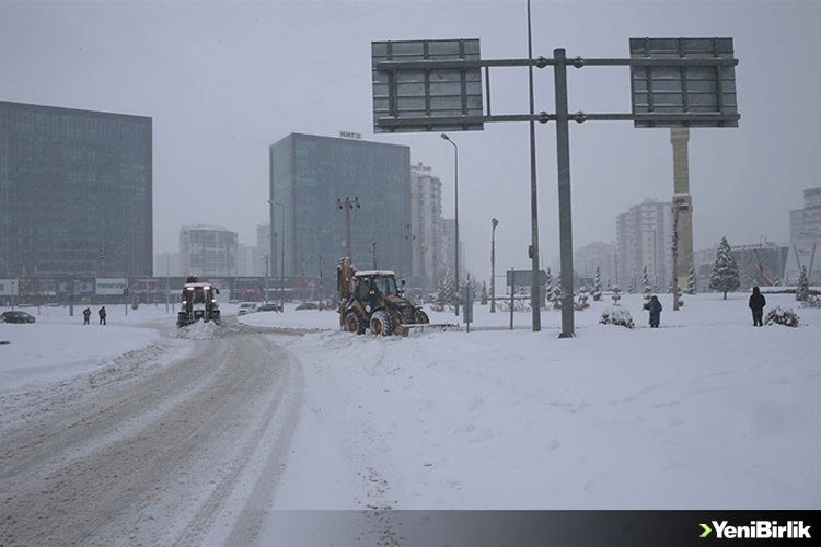Diyarbakır'ın Çınar ilçesinde kar nedeniyle okullar tatil edildi