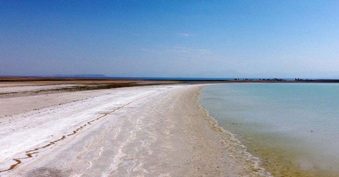 Kuraklık ve bilinçsiz sulama nedeniyle Arin Gölü'nün üçte biri kurudu