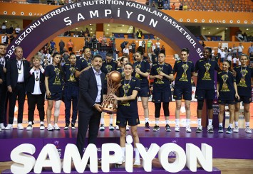 Fenerbahçe Safiport, seride 3 galibiyete ulaşarak şampiyon oldu