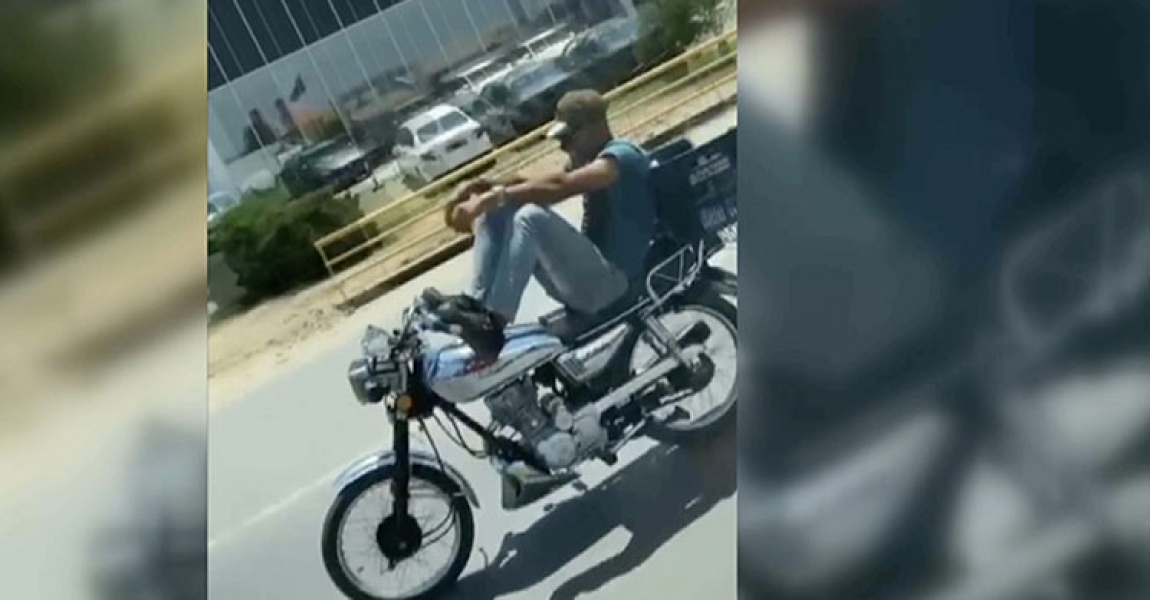 Adana'da motosiklet sürücüsünün tehlikeli yolculuğu kameraya yansıdı