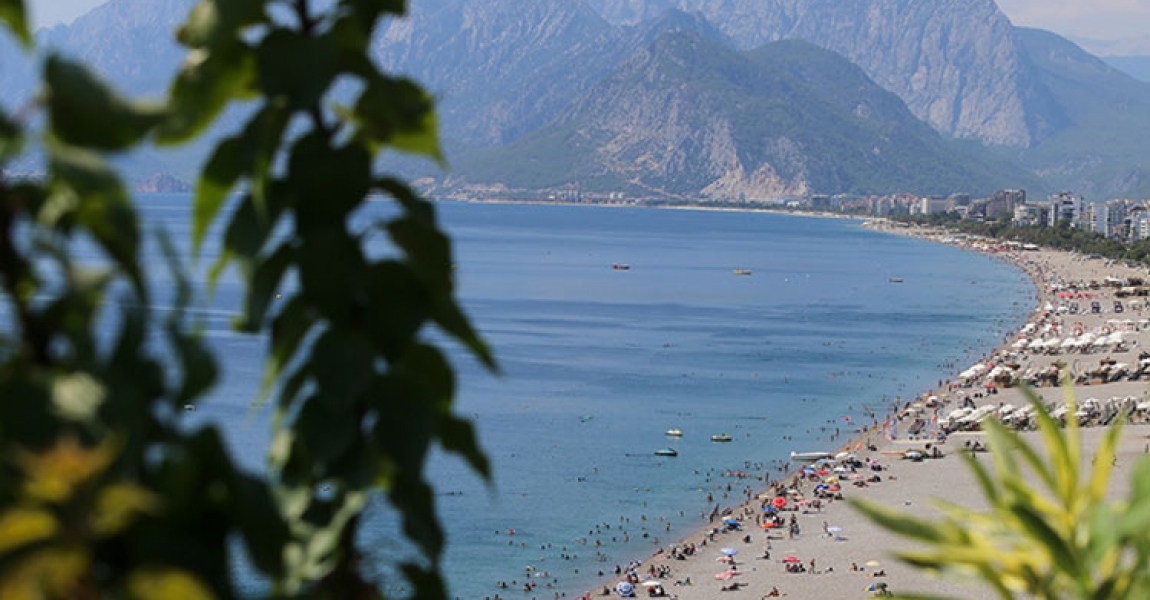 Antalya'ya hava yoluyla gelen yabancı turist sayısı 10 milyonu aştı