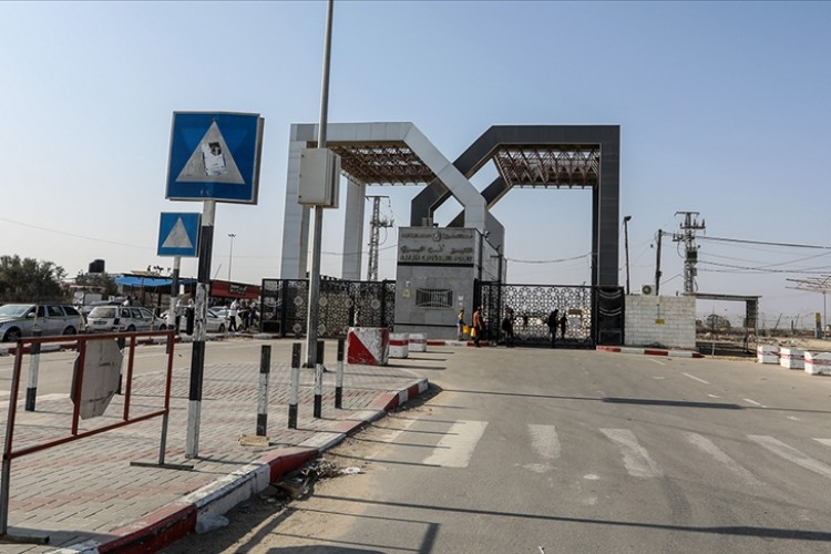 Türkiye ve KKTC vatandaşları, Refah Sınır Kapısı'ndan geçerek Mısır'a ulaştı