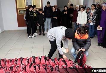 Rize'de ortaokul öğrencilerden deprem bölgesindeki okullara kırtasiye desteği