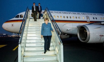 Merkel'in Uçağı Zorunlu İniş Yaptı
