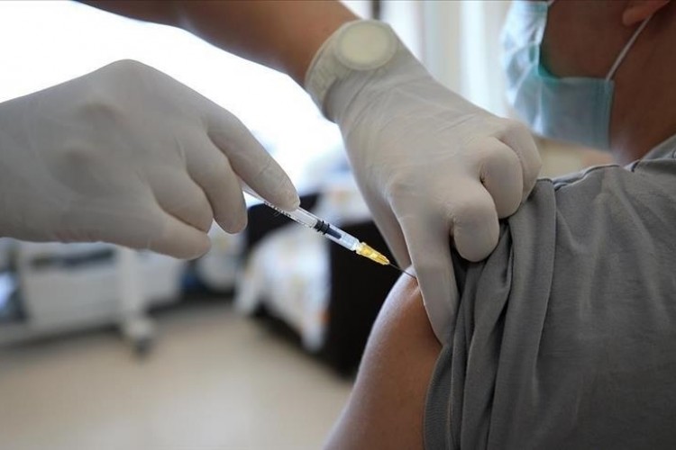 Sağlık Bakanı Koca: Türkiye ihtiyaç sahibi ülkeler için 10 milyon doz aşı hibesi yapacak
