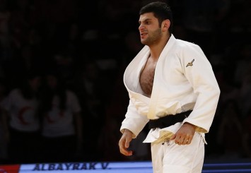 Milli judocu Vedat Albayrak, 19. Akdeniz Oyunları'nda 81 kiloda altın madalya kazandı