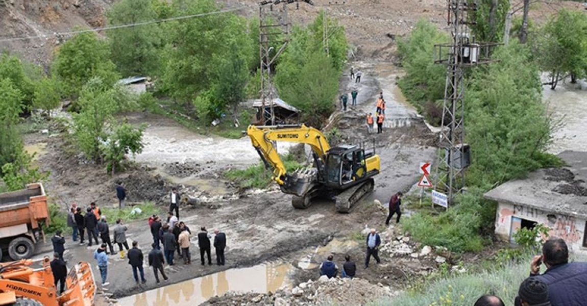 Erzurum'da HES barajı borusundaki sızma heyelana yol açtı