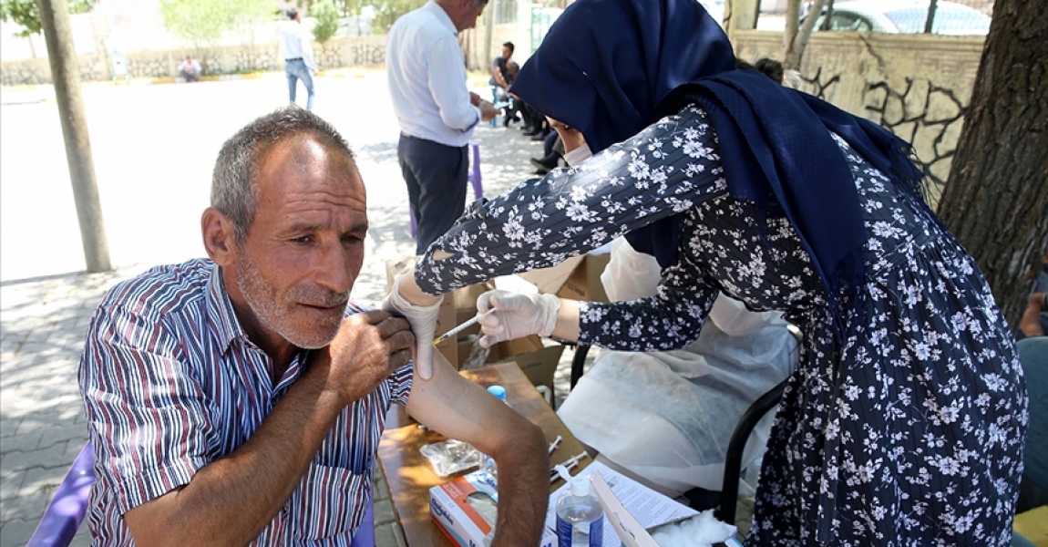 Muş'ta aşı timleri, en ücra köylere giderek aşı çalışmalarını sürdürüyor