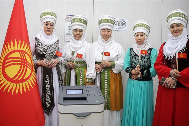 Antalya'daki Kırgızlar, ülkelerindeki genel seçim için sandık başına gitti
