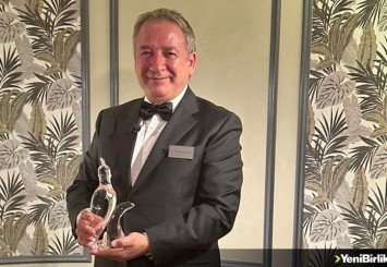 ​Şişecam Yönetim Kurulu Başkanı Kırman "Yılın Cama Değer Katan İnsanı" ödülünü aldı