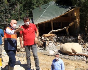 Ulaştırma ve Altyapı Bakanı Adil Karaismailoğlu, Giresun'daki sel bölgesinde