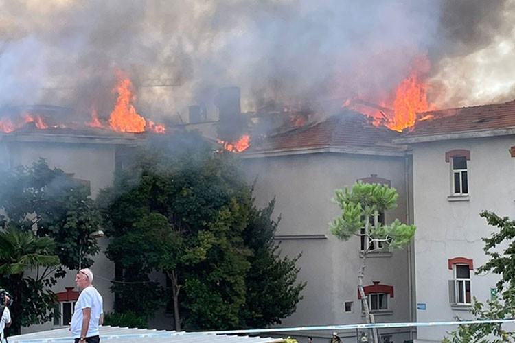 İstanbul'da Balıklı Rum Hastanesi'nde yangın