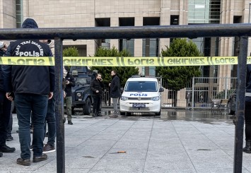 İstanbul'da bıçaklı saldırıya uğrayan polis memuru yaralandı