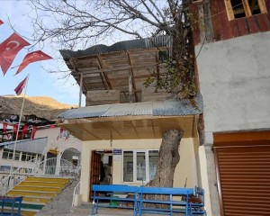 Erzurum'da çatısında asırlık ceviz ağacı olan kütüphane ilgi görüyor