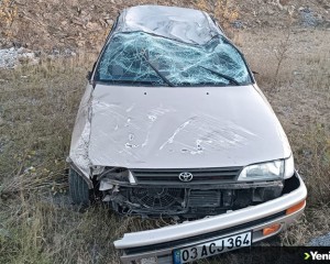 Afyonkarahisar'da devrilen otomobildeki 5 kişi yaralandı