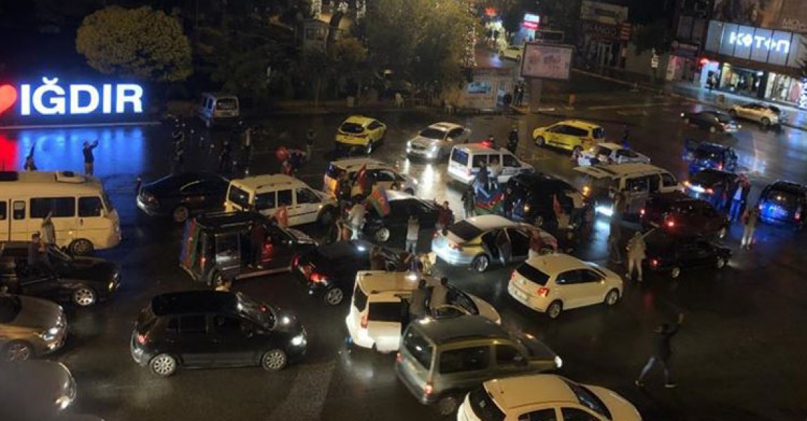 Iğdırlılar, Azerbaycan'a destek için araçlarıyla konvoy oluşturup şehir turu attı