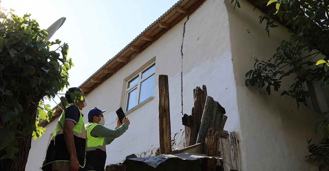 Bingöl'deki depremde 68 yapının ağır hasar gördüğü belirlendi