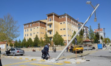 Karaman'da 2 Otomobil Çarpıştı