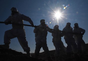 Türk Silahlı Kuvvetlerinin Kars'ta düzenlediği "Kış-2023 Tatbikatı" sürüyor