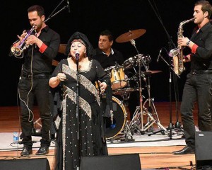 'Çingeneler Kraliçesi' İstanbul'da konser verdi