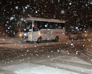 Erzurum’da Yoğun Kar Ve Tipi Yolları Ulaşıma Kapadı